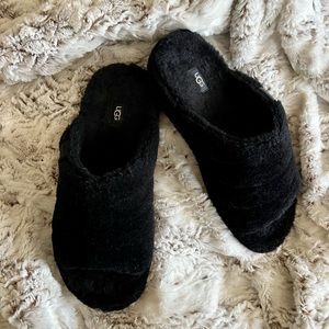 NWOT, Size 12 UGG slippers.